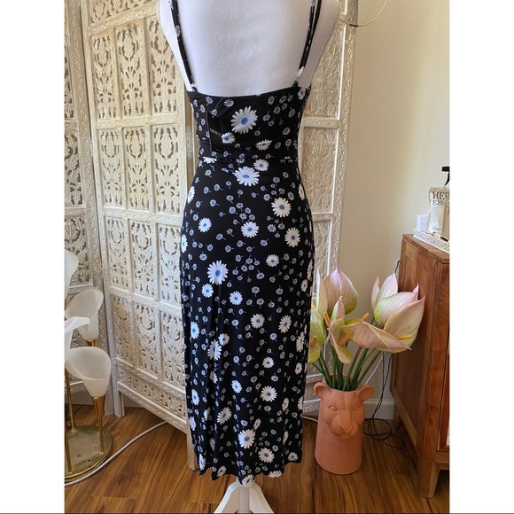NWT Forever 21 ditzy daisy faux wrap midi dress - Picture 3 of 3